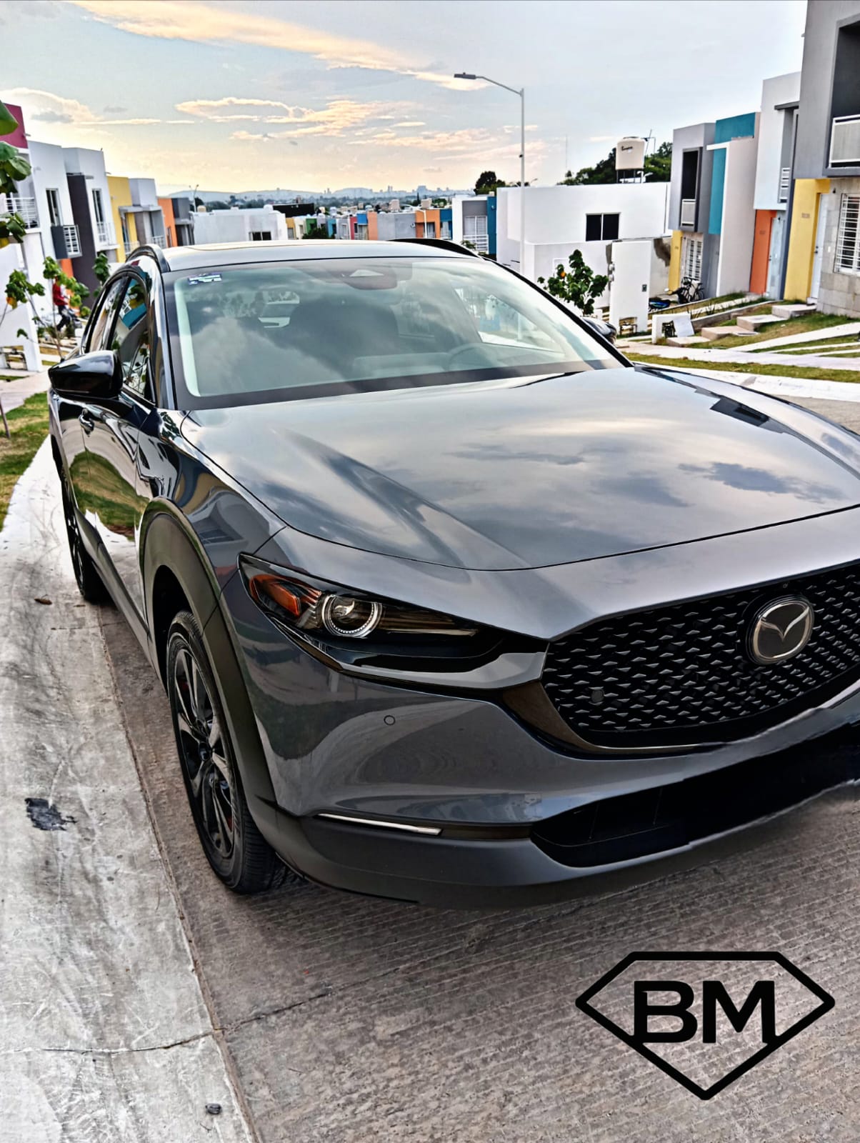 Mazda CX-30 gris, ejemplo de auto nuevo atendido por Brillo Móvil GDL en Guadalajara