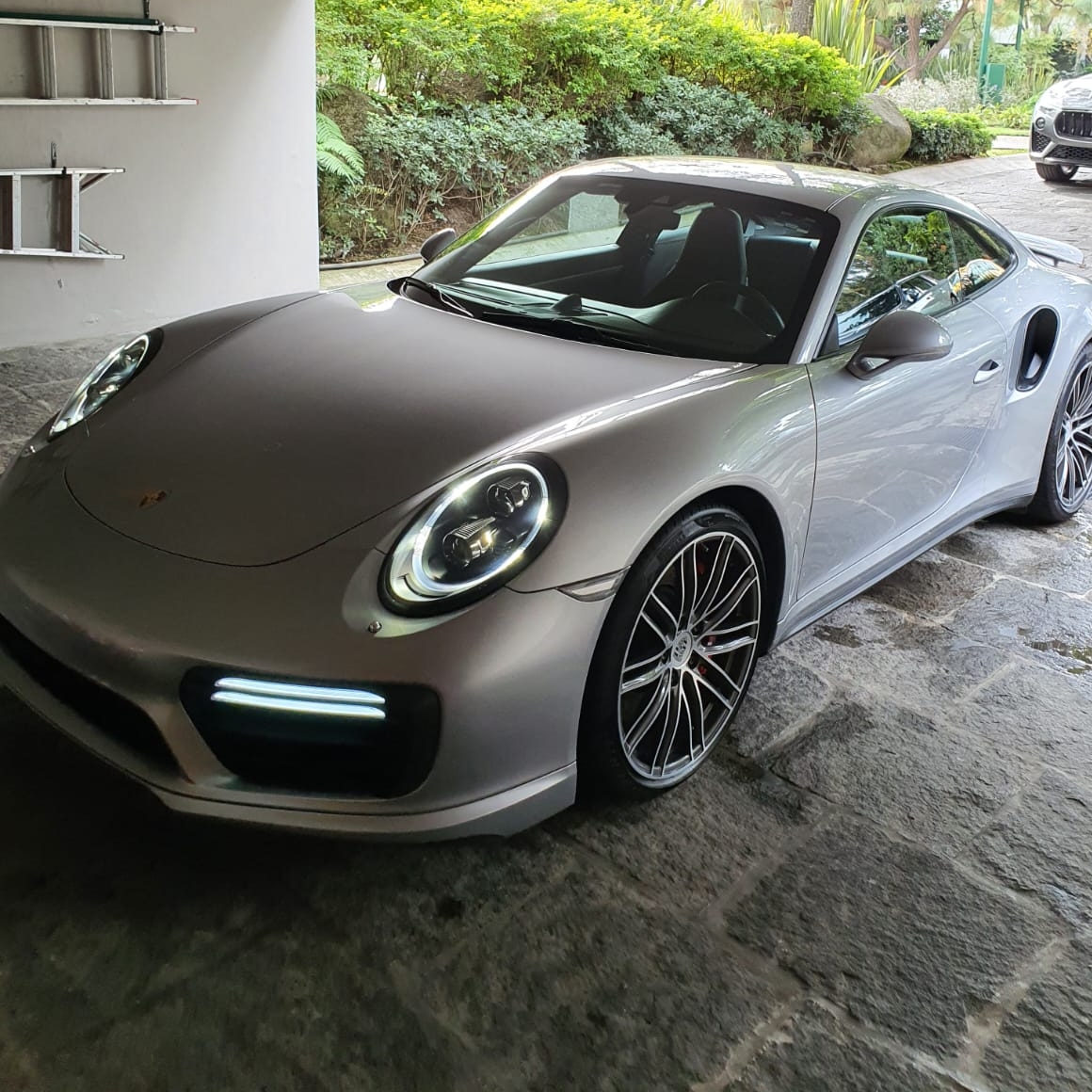 Detallado Porsche 911 Turbo gris plata