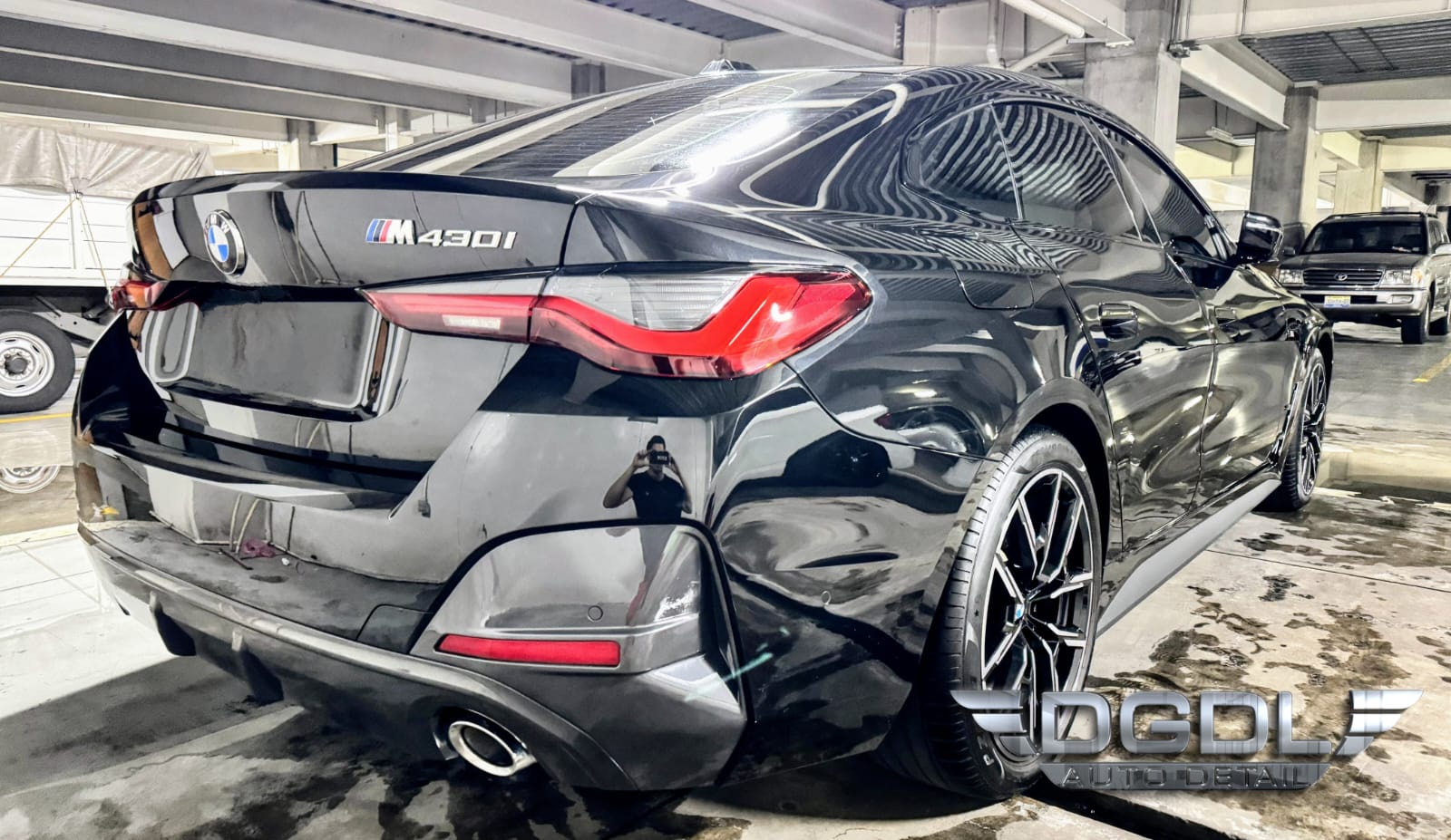 Detallado BMW M430i negro brillo espejo