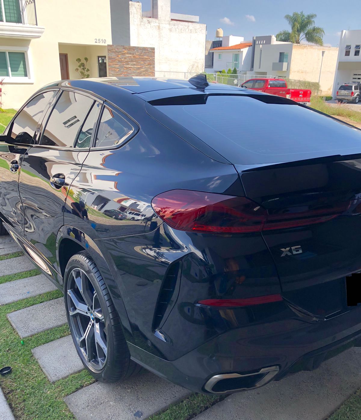 Corrección y pulido BMW X6 negro